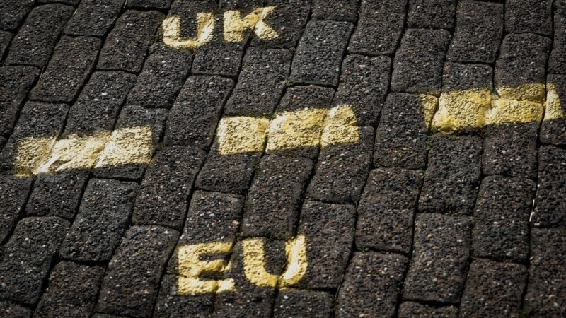 Pobrexitové spory pokračují už téměř rok, řešení v&nbsp;nedohlednu. Míč je na britské straně