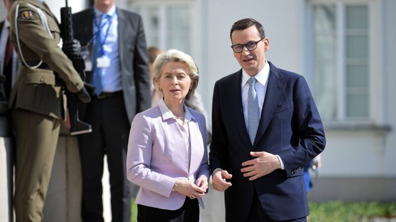 Polsko neplní podmínky EU, i&nbsp;po schválení plánu obnovy si na peníze z&nbsp;pokrizového fondu ještě počká