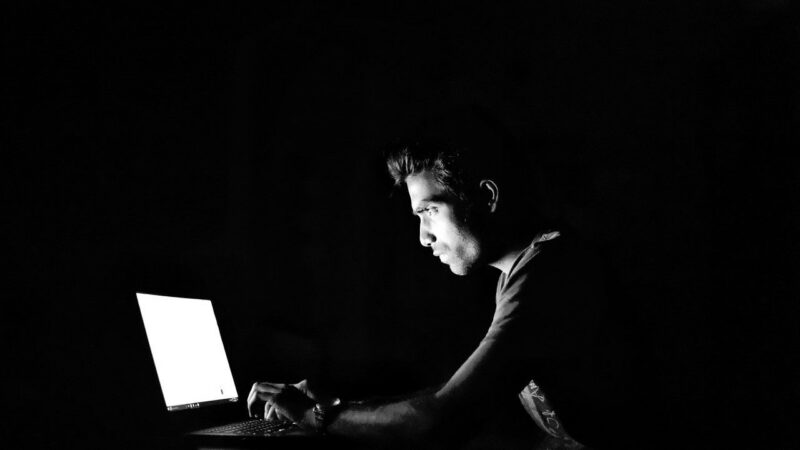 Kyberbezpečnost? Evropa se může od Česka učit, ve státní správě ale chybí „ajťáci“, říkají experti