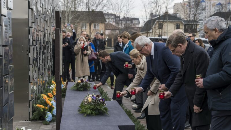 Kallas po návštěvě Buči: Ruské zločiny musí být potrestány