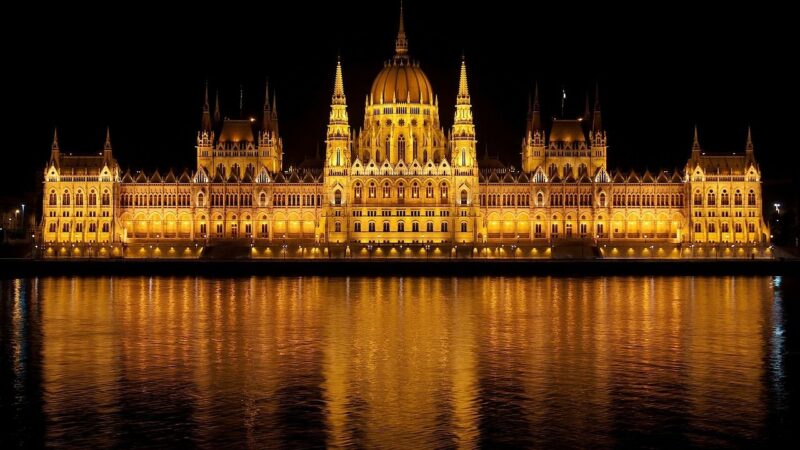 Evropská komise žene Maďarsko před evropský soud