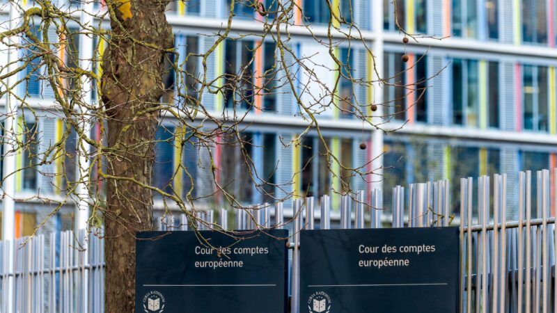 Účetní dvůr: Chyby v&nbsp;rozpočtu EU klesly, ale zůstávají problémem
