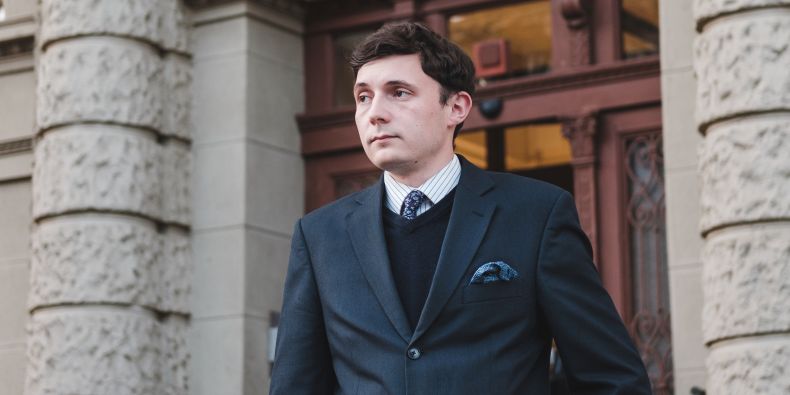 Syrovátka: Důvěra v&nbsp;jednu konspirační teorii z&nbsp;vás ještě nedělá antisystémového člověka