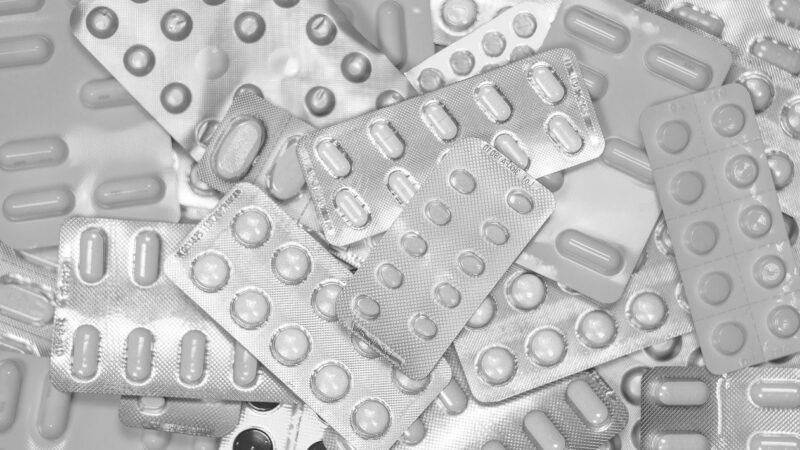 Evropským nemocnicím hrozí nedostatek léků pro pacienty s&nbsp;koronavirem