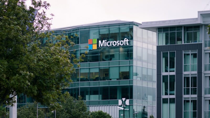 Evropská komise prověřuje vztahy mezi společnostmi Microsoft a&nbsp;OpenAI