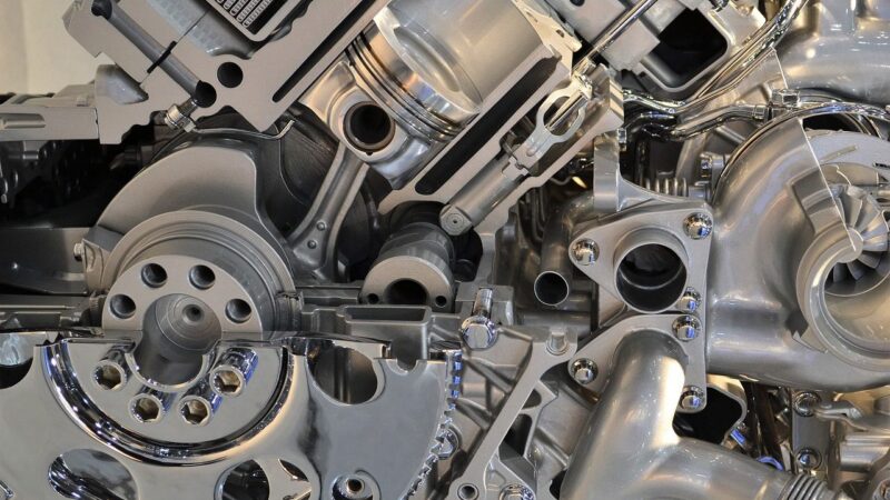 Přechod k&nbsp;elektromobilům ohrožuje české a&nbsp;slovenské dodavatele, píše Bloomberg