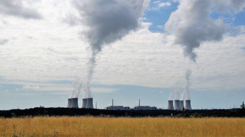 Komise odmítá obvinění z&nbsp;hájení francouzských zájmů v&nbsp;kauze Dukovany