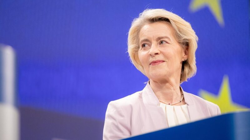 Experti doporučili EU hranici 13 let pro sociální sítě. Komise po létě představí návrh