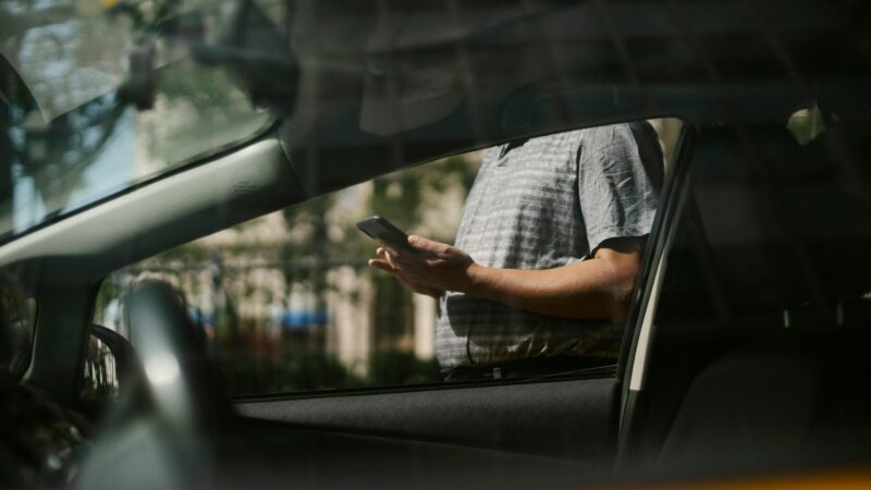 Naši kurýři nechtějí úvazek, ale flexibilitu, reagují firmy na nová evropská pravidla