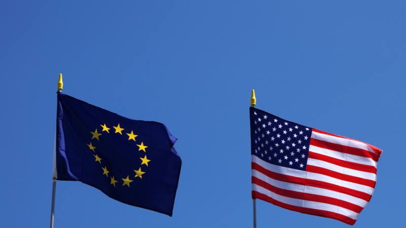 Podcast | EU má červené celní tlačítko. Když ho stiskne, může vážně narušit vztahy s&nbsp;USA