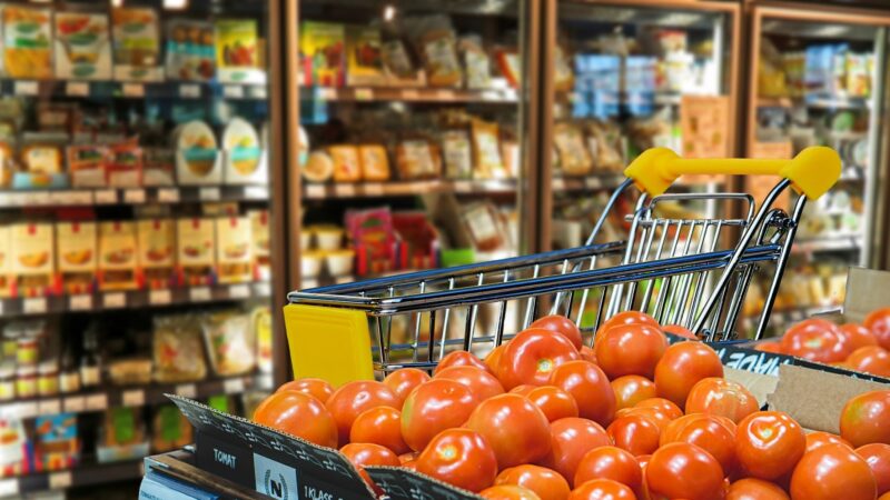 Poslanci podpořili pokuty za prodej potravin dvojí kvality i&nbsp;kvóty na české potraviny
