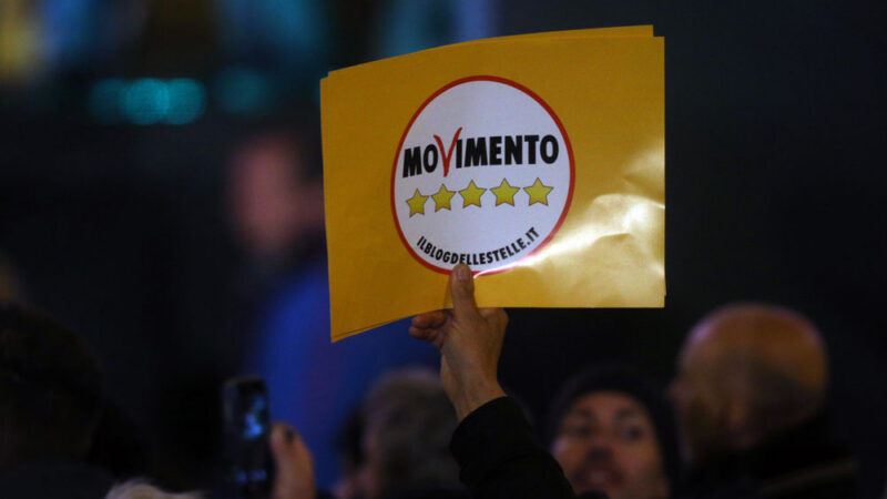 Italské volby mají dva vítěze. Jeden podporuje uprchlické kvóty, druhý chce deportaci migrantů