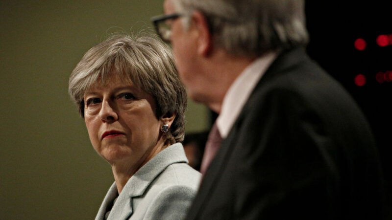 Žádný posun. Juncker Mayové zopakoval, že text dohody o&nbsp;brexitu se měnit nebude