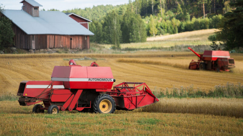 Farmaření prochází digitální revolucí. Roboti pomáhají na poli i&nbsp;v kravínech