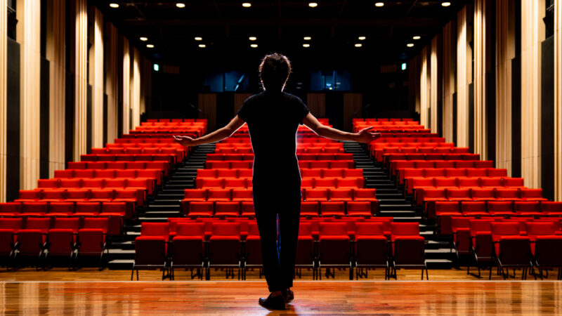 Pandemie tvrdě zasáhla kulturu. Je čas na její záchranu, vyzývají europoslanci