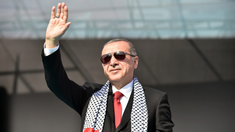 Turecký vliv na západním Balkáně? Konexe politiků a&nbsp;islám jako klíč