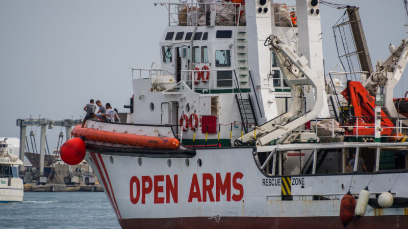 Španělsko přijalo další „nechtěnou“ loď s&nbsp;migranty. Tentokrát k&nbsp;nim bude přísnější