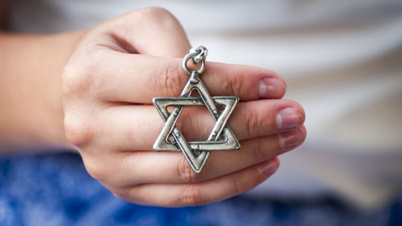 Průzkum: Evropa má problém s&nbsp;antisemitismem, holokaust je často popírán