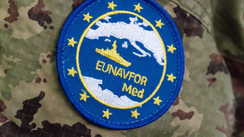 Měla zatočit s&nbsp;pašeráky osob, po pěti letech ale končí. Co se (ne)podařilo operaci Sophia?