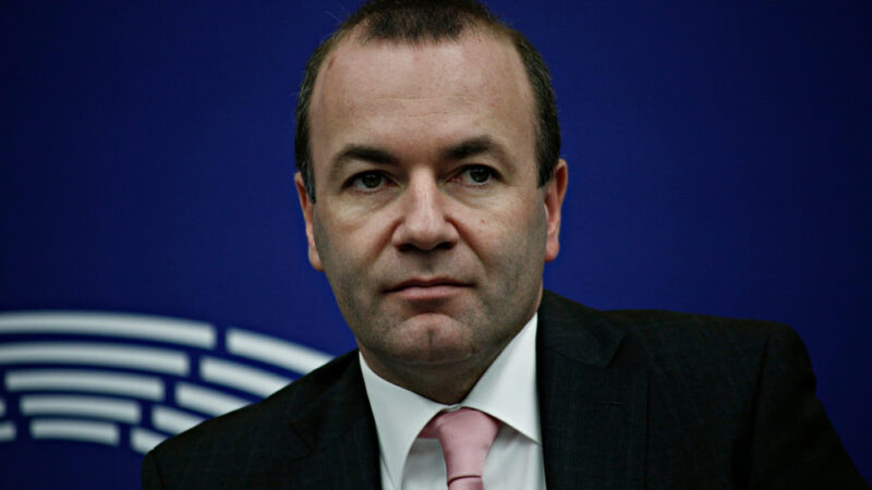 Weber posílá Orbánovi „návod“, jak zabránit vyloučení Fideszu z&nbsp;řad evropských lidovců