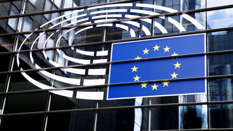 Europoslanci potvrdili svůj postoj, kandidáti do EK za Rumunsko a&nbsp;Maďarsko neuspěli 