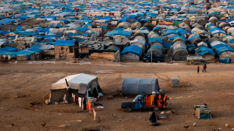 Unie, členské státy i&nbsp;OSN pozastavují přerozdělování a&nbsp;přebírání migrantů