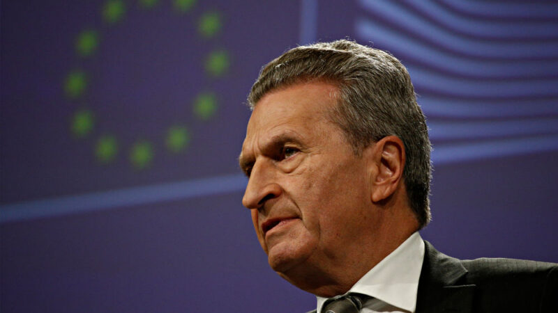 Komisař Oettinger: Brexit bez dohody by ovlivnil rozpočet EU na rok 2020