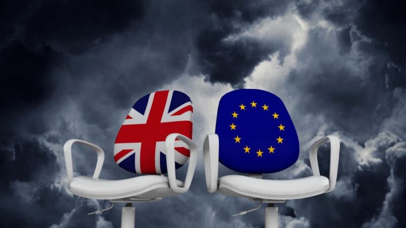 Mayová mění strategii brexitu. Bude jednat s&nbsp;opozičními labouristy