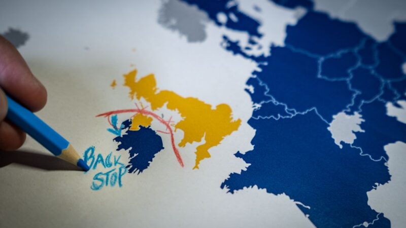 EU nadále ujišťuje, že irská pojistka bude dočasná. Britští poslanci by jinak rozvodovou dohodu nepodpořili