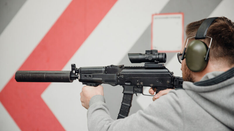 Soud EU řeší českou žalobu proti zbraňové směrnici. Rozsudek zazní zřejmě až na podzim