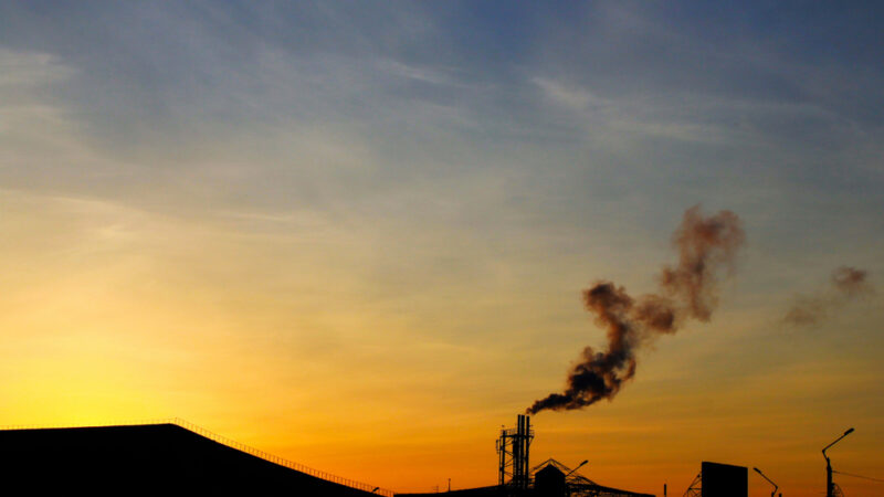 Unie musí přehodnotit své emisní cíle na rok 2030, usnesl se Evropský parlament