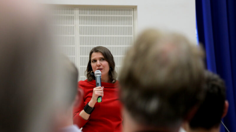 Přechodná vláda vedená Corbynem? Hlasy liberálních demokratů mohou být klíčové