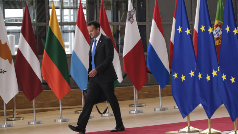 Setkání Johnsona s&nbsp;irským premiérem je poslední šancí na brexit s&nbsp;dohodou, píší média