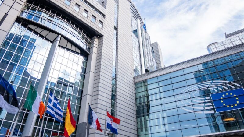 Europoslanci se postavili proti polskému zákonu o&nbsp;trestání sexuální výchovy u&nbsp;nezletilých