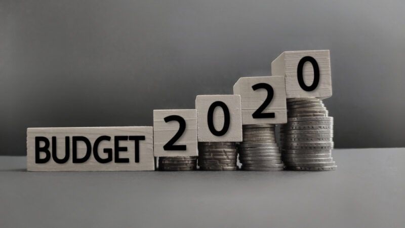 Osmi zemím hrozí porušení rozpočtových pravidel, varovala Evropská komise