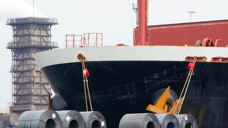 Výjimka z&nbsp;cel na dovoz evropské oceli do USA už zřejmě nebude od června prodloužena. Unie je připravena jednat o&nbsp;vzájemné liberalizaci