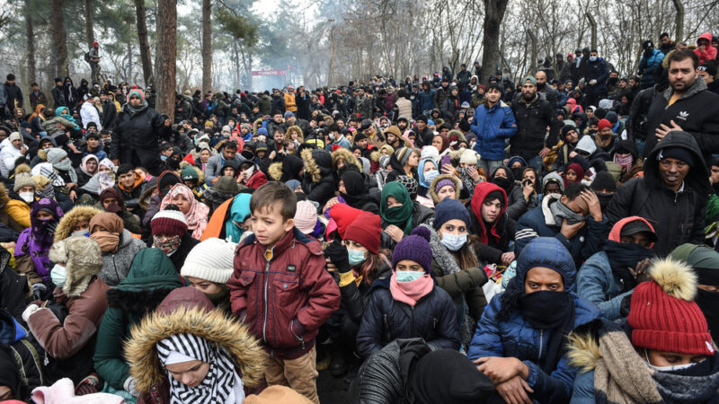 V pasti na hranicích? Turečtí policisté mají zabránit migrantům v&nbsp;cestě zpět do vnitrozemí