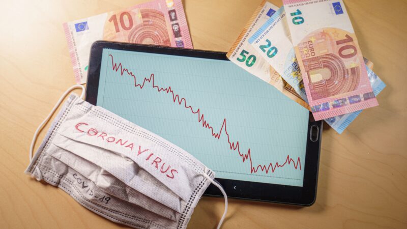 ECB i&nbsp;euroskupina se zavázaly k&nbsp;finanční vzpruze ekonomiky eurozóny v&nbsp;řádech stovek miliard eur