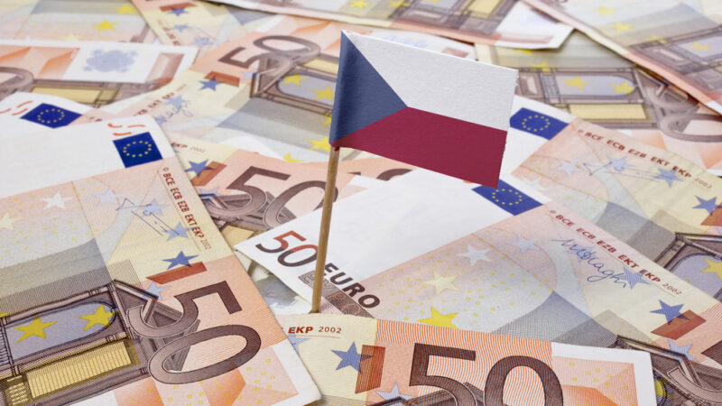 Česká vláda investuje do záchrany ekonomiky výrazně méně než ostatní evropské státy