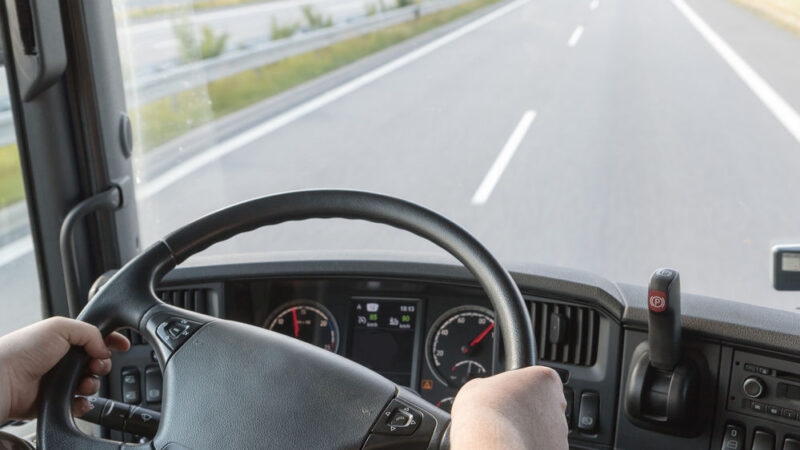 Byznys českých dopravců zůstává v&nbsp;ohrožení. Europarlament trvá na silnější ochraně řidičů