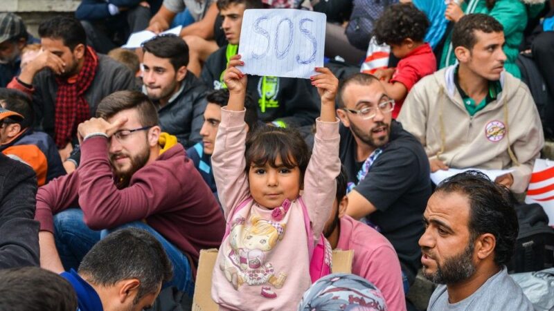 Grafika: Kudy míří migranti do Evropy a&nbsp;kolik jich je. Podívejte se na přehled kroků EU