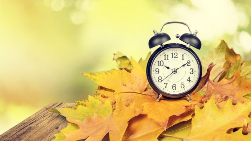 Konec střídání letního a&nbsp;zimního času? Na žádost europoslanců se tím bude zabývat Komise