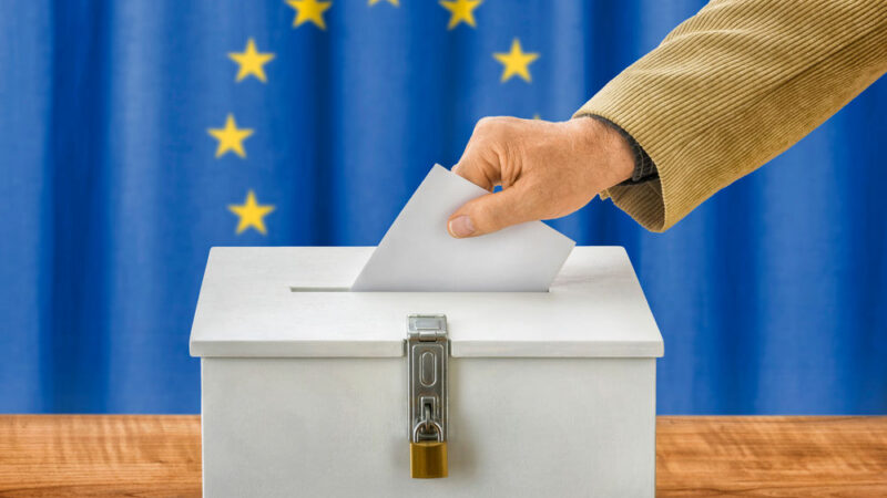 V případě referenda o&nbsp;EU by k&nbsp;czexitu nedošlo, ukazuje výzkum