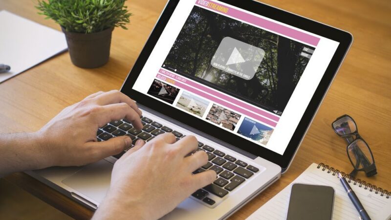 Konec geo-blockingu v&nbsp;EU: Nařízení nesmí nutit firmy prodávat povinně i&nbsp;přes hranice, tvrdí byznys