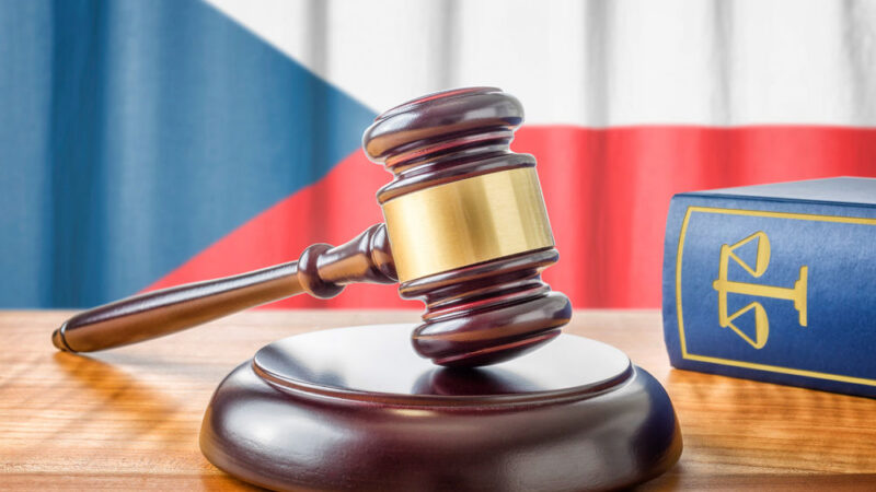 Jan Kudrna: Neexistuje právní cesta, jak změnou Ústavy uniknout zbraňové směrnici