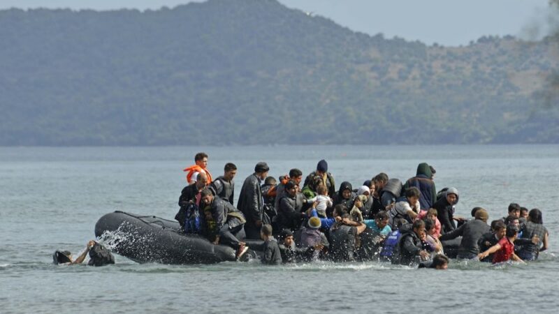 Počet migrantů přicházejících do Evropy opět roste. Řecká a&nbsp;italská vláda proto revidují azylové procedury