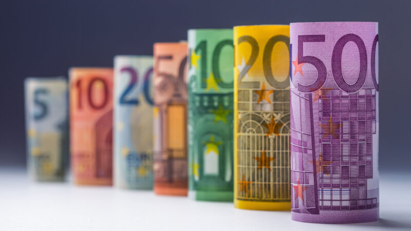 Politické strany volají po jednodušším papírování v&nbsp;dotacích EU