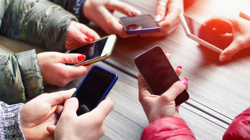 České firmy T-Mobile, O2 a&nbsp;CETIN podle Evropské komise omezují konkurenci