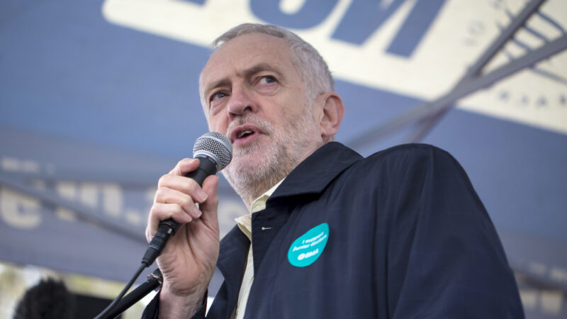 Johnson obvinil část konzervativců z&nbsp;kolaborace. Corbyn chce s&nbsp;jejich pomocí svrhnout vládu