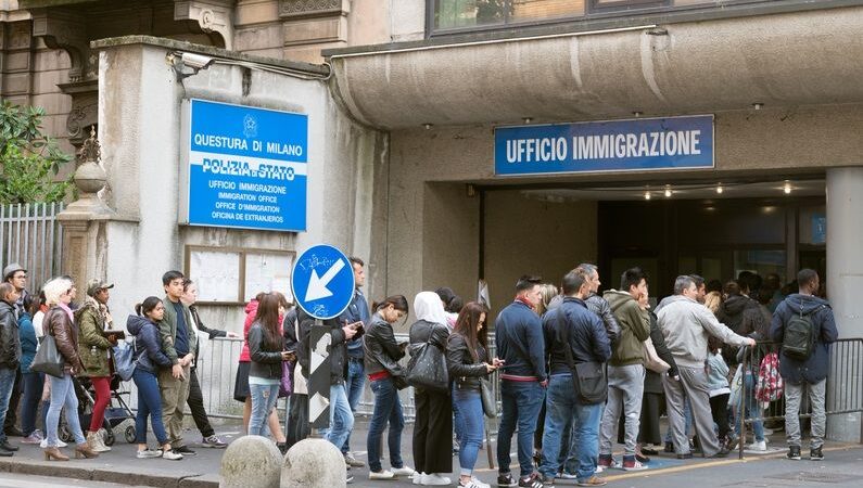 Běženci se vrací k&nbsp;„osvědčené“ trase do Evropy, připlouvají přes Itálii a&nbsp;Španělsko